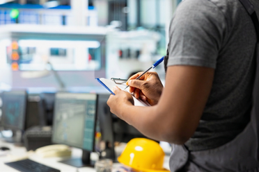 <strong>專業維修及保養</strong>